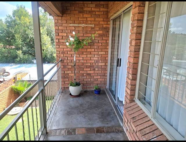 2 BEDROOM SECTIONAL TITLE FOR SALE IN WENTWORTH PARK
